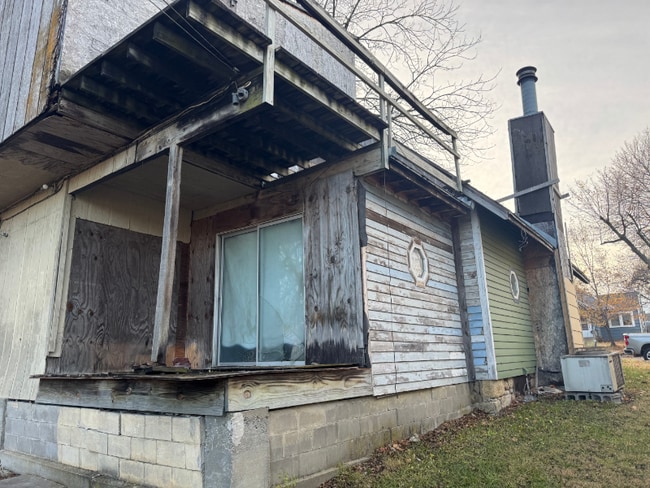 Building Photo - 112 S B St