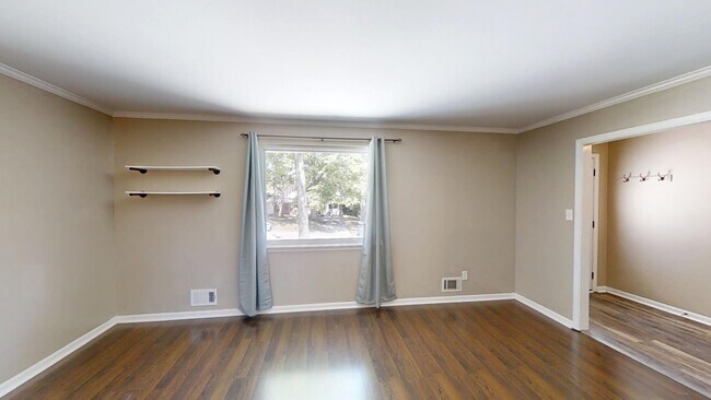 Foto del edificio - 321 Oak Lake Dr