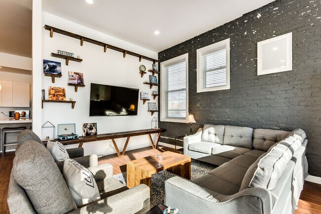 Foto del edificio - 706 N Racine Ave