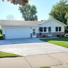 Building Photo - 1311 Green Tree Rd