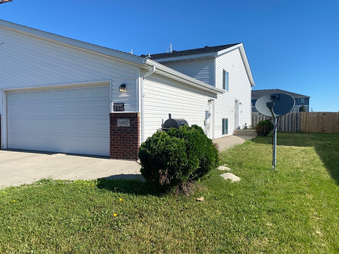 Primary Photo - 3 Bedroom Twinhome in South Moorhead!