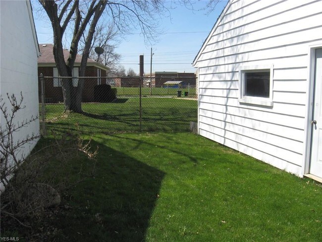 Building Photo - 1700 E 294th St