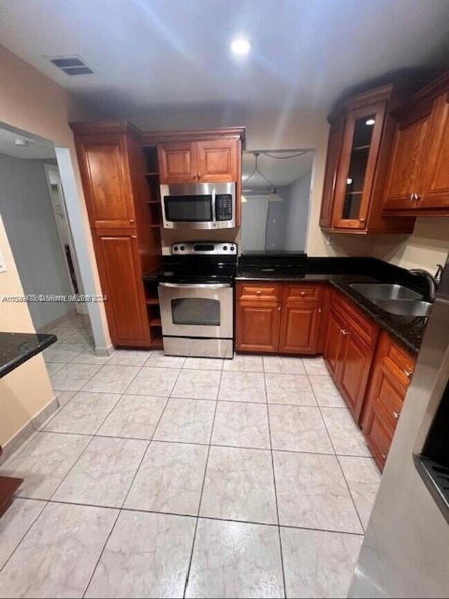 Foto del edificio - 8161 SW 24th Ct