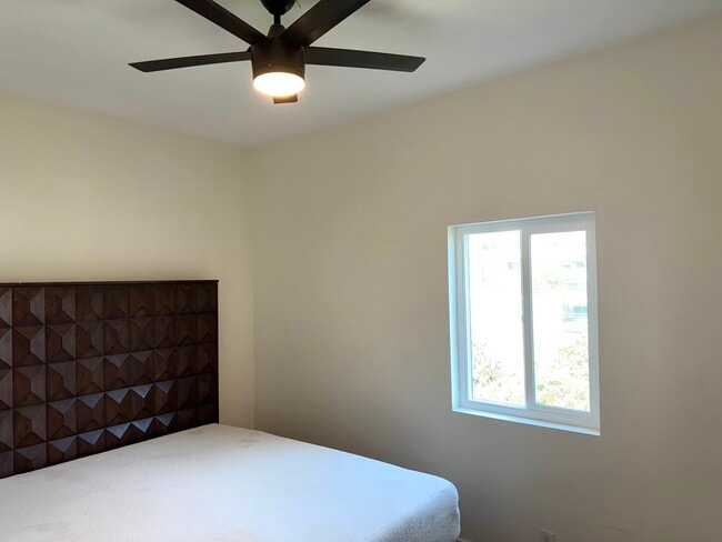 Building Photo - 317 N Alvarado St