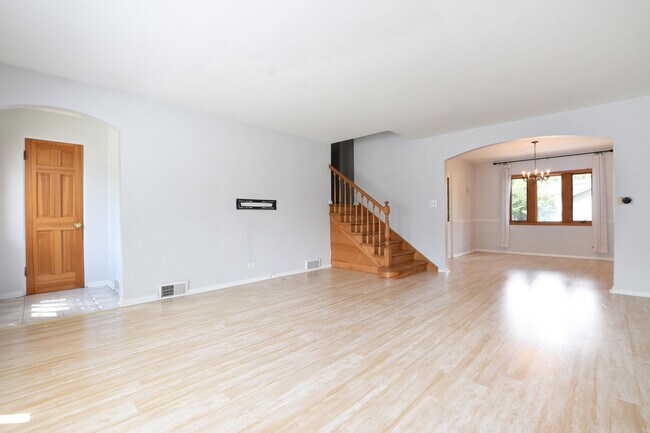 Building Photo - 330 S Peck Ave