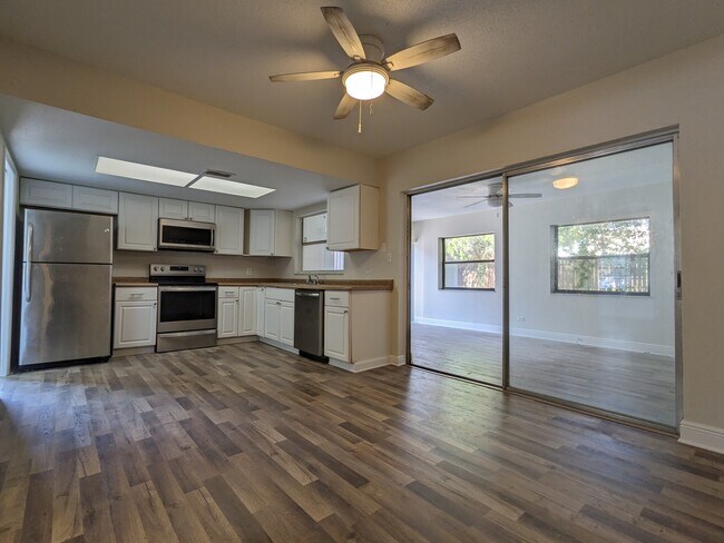 Building Photo - 2085 San Sebastian Way N