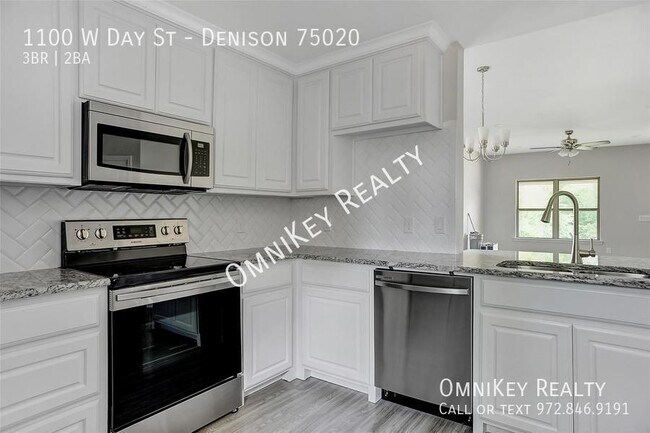 Building Photo - 1100 W Day St