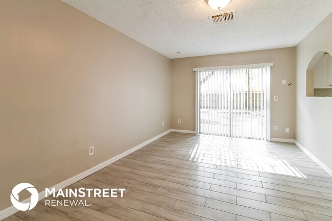 Foto del edificio - 2409 Oak Hollow Dr