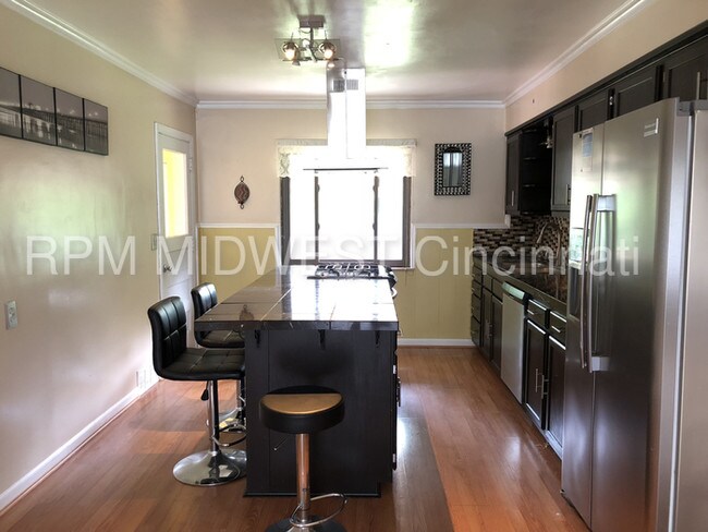 Building Photo - Maderia Ranch with Finished Basement!