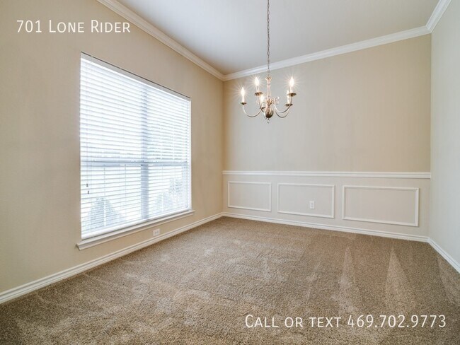 Building Photo - Stunning 5-Bedroom Residence in the Desira...
