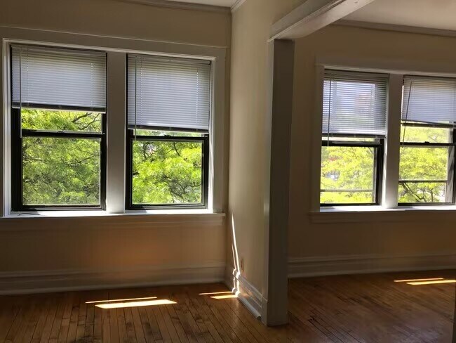 Foto del edificio - 1742 W Estes Ave