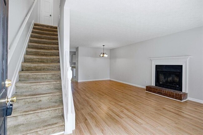 Foto del edificio - 1337 Sweet Pine Dr