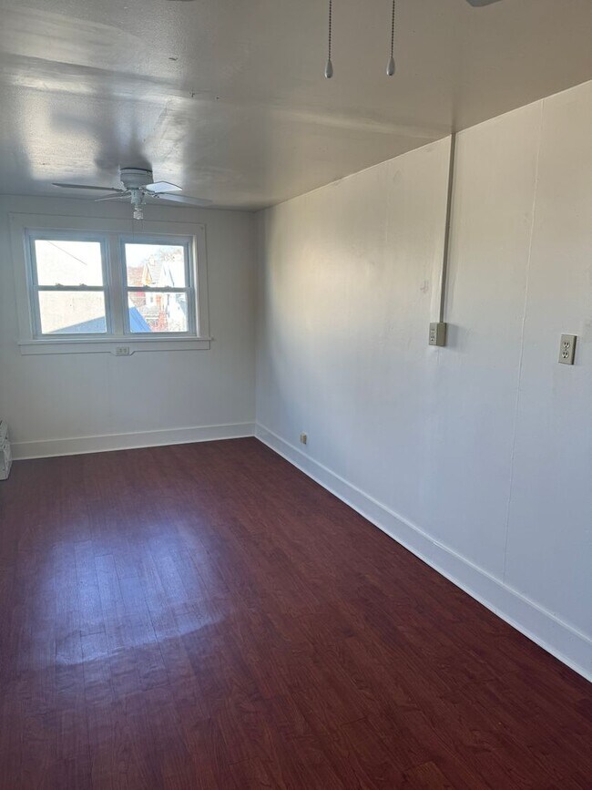 Foto del edificio - 3 Bedroom Apartment with Private Patio