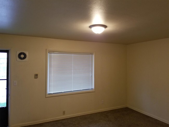 Foto del edificio - 6618 E 2nd Ave