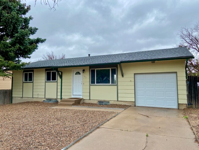 Building Photo - 4777 Sleepy Hollow Cir N