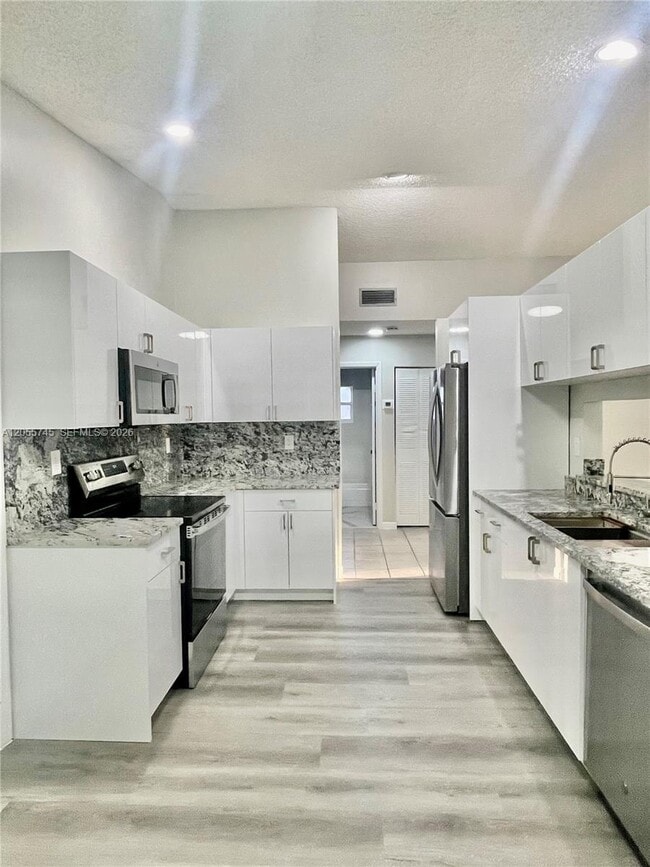 Foto del edificio - 5508 NW 101st Ct
