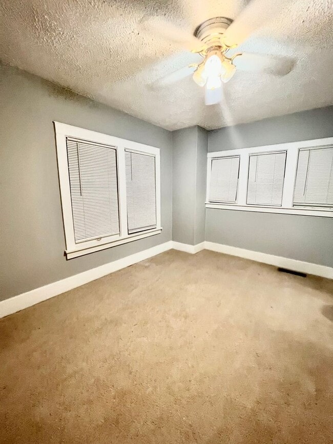 Building Photo - Beautiful 2 Bedroom Apartment!!!