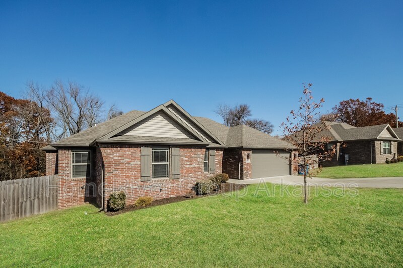Primary Photo - 2120 Hunter Dr