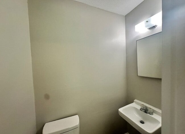 Building Photo - 1462 Sherwood Dr