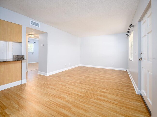 Foto del edificio - 120 S Church Ave