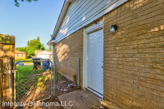Foto del edificio - 3 br, 1 bath House - 1221 Mcdonald Dr.