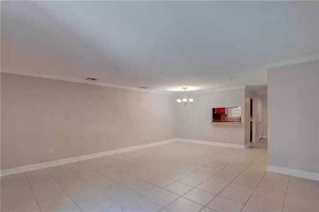Living room - 1637 42nd St