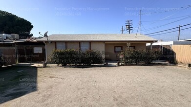 Building Photo - 708 21st St