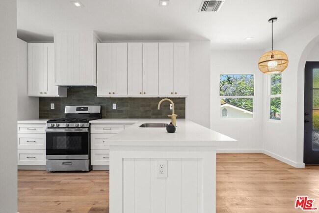 Foto del edificio - 7418 Romaine St