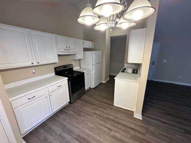 Building Photo - BELOW MARKET RENT!