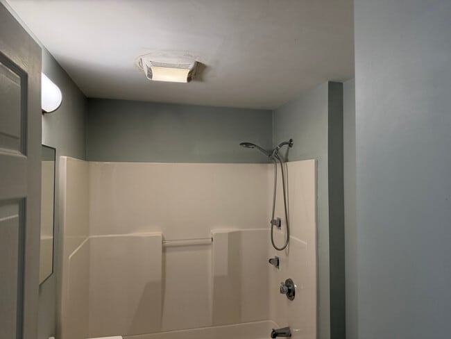 Building Photo - 100 1/2 Main St