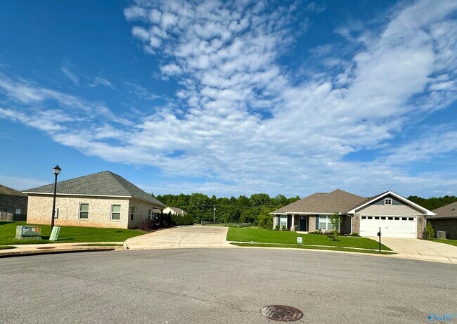 Building Photo - 272 Abercorn Dr