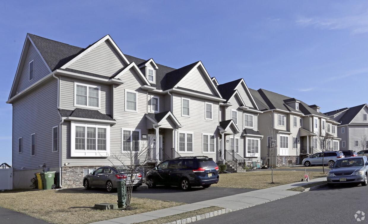 Primary Photo - Cedarwood Hills