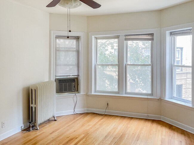 Building Photo - 3917 N Pine Grove Ave