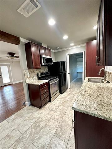 Building Photo - 1018 Shorecrest Dr