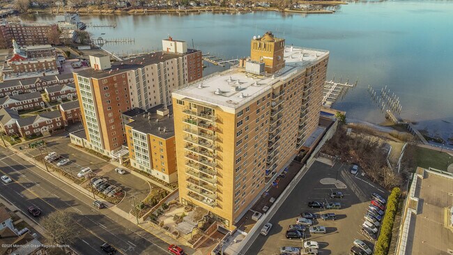 Building Photo - 28 Riverside Ave