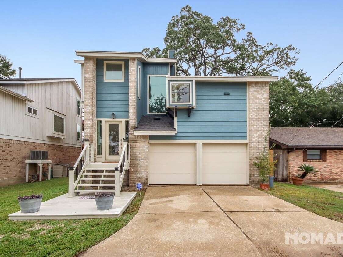 On the water home… Near Kehma boardwalk House Rental in Kemah, TX