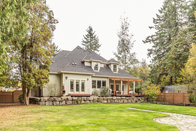 Foto del edificio - Beautiful Newer SW Portland Home With Huge...