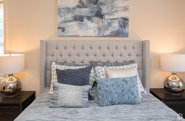 2BR, 2BA - 1100 SF - Cromwell Valley Apartments