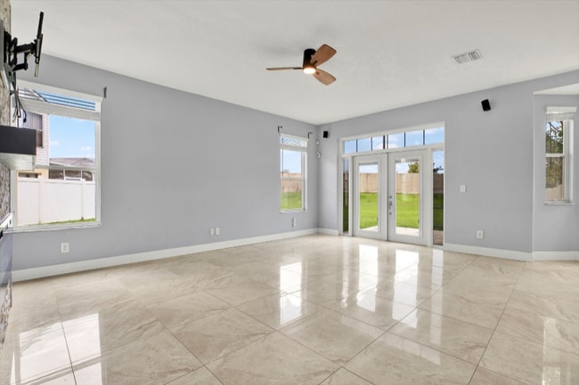 Foto del edificio - 544 Lake Cypress Cir