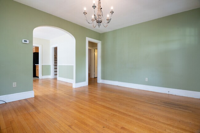 Building Photo - 931 N Edgewood St