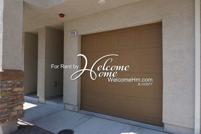 Foto del edificio - Townhome w/2 Car Tandem Garage