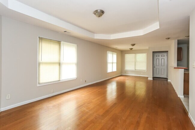 Foto del edificio - 700 S Grand Ave NW