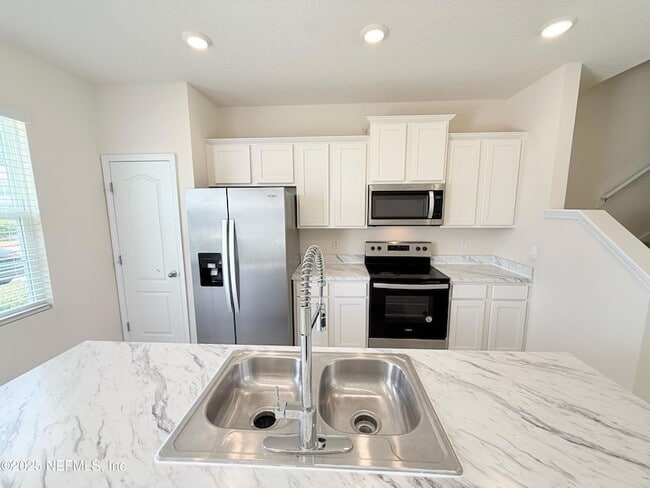 Building Photo - 523 Spanish Oaks Way