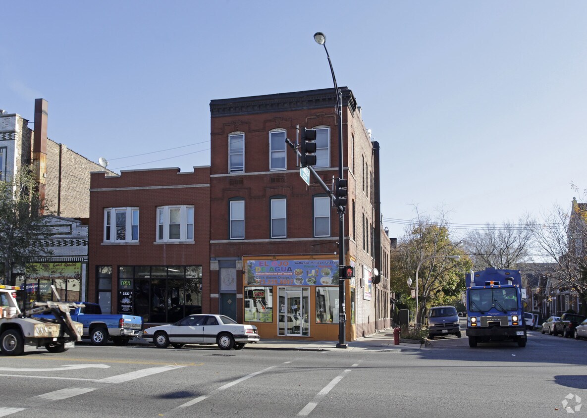 Primary Photo - 2235 N Western Ave