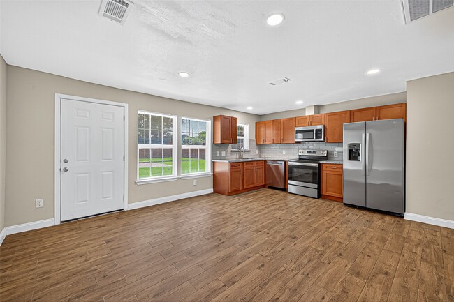 Foto del edificio - 9225 Ashville Dr