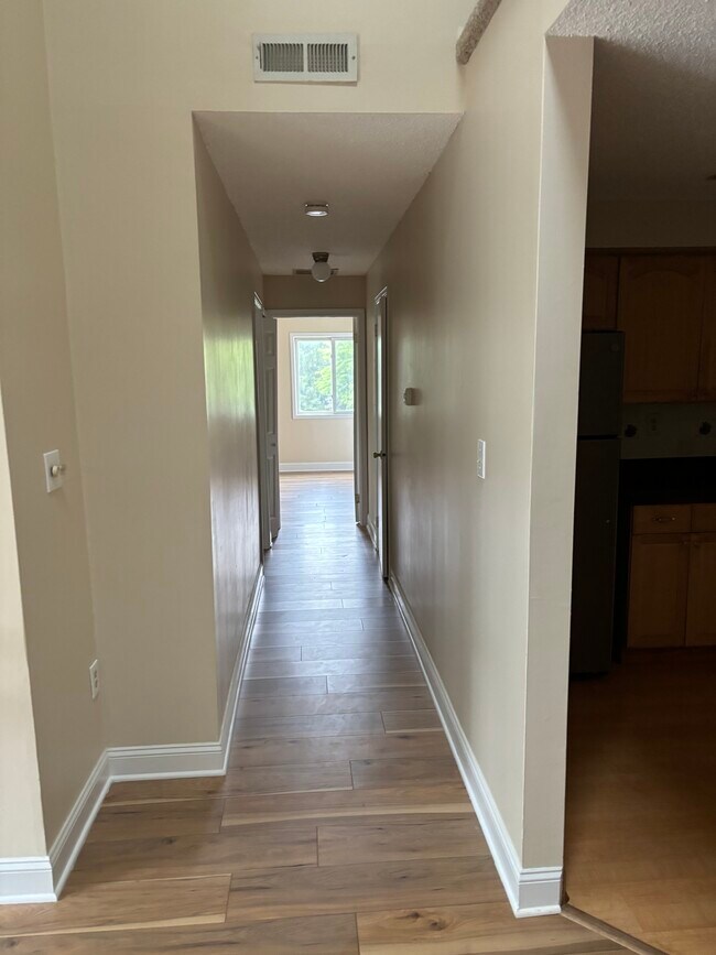 Building Photo - 2208 Aspen Dr