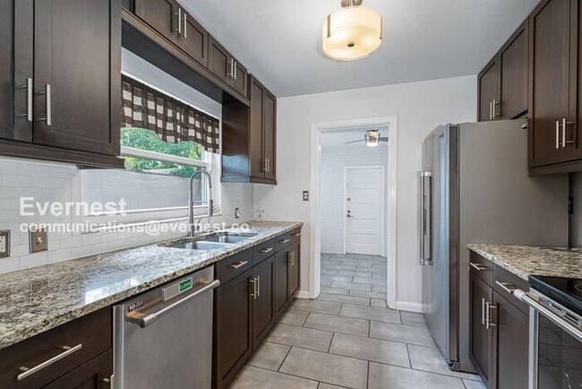 Building Photo - 5600 Tangerine Ave S