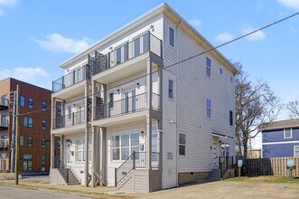 Building Photo - 123 Berry St