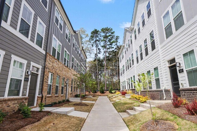 Foto del edificio - 5011 Rill Ct