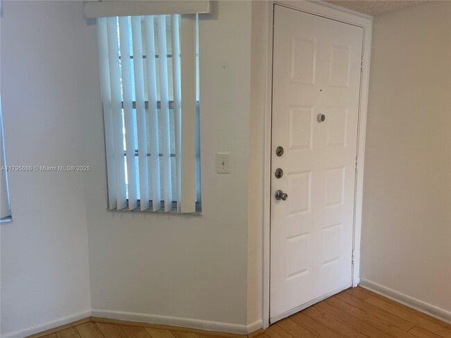 Foto del edificio - 1100 SW 128th Terrace